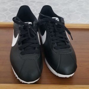 NIKE  Classic Cortez Black and white Womans size 7